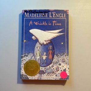 📚2/$6  A Wrinkle in Time #1 in the Time Quintet Series